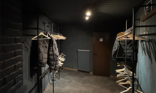 Garderobe der Diskothek M2